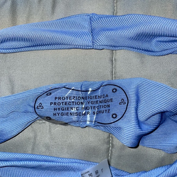 Blue bikini - Picture 2 of 3